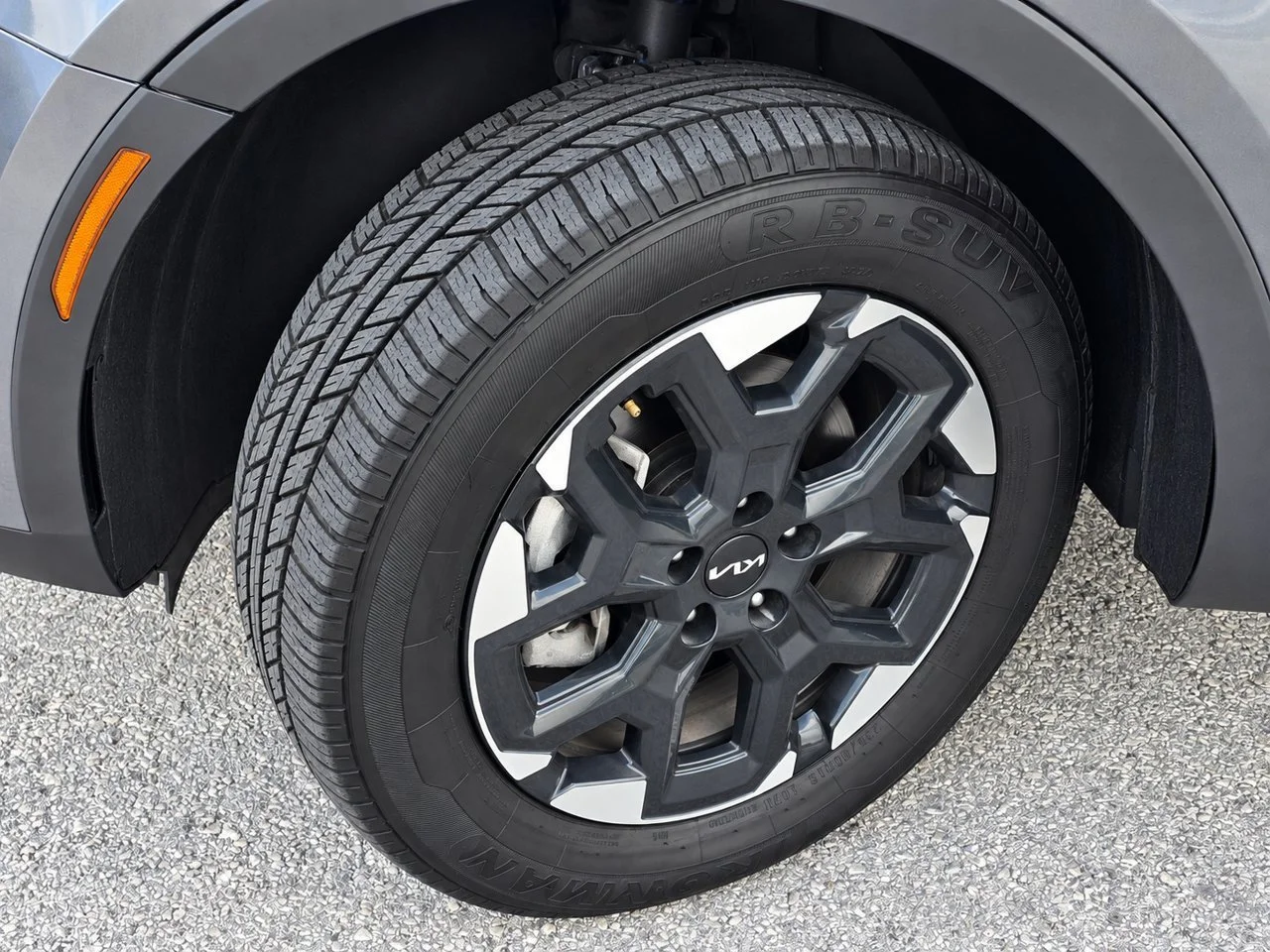 Used 2024  Kia S image 11