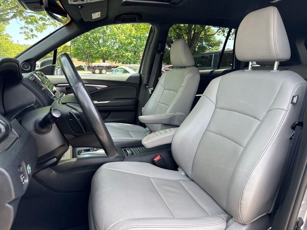 Used 2022 Silver Honda EX-L image 11