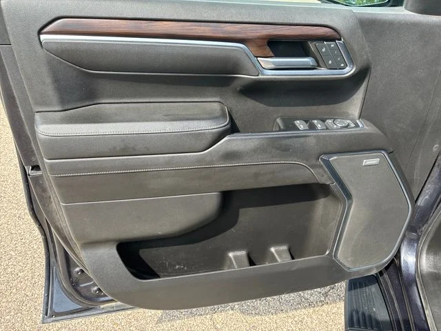 Used 2022 Titanium Rush Metallic GMC SLT image 17