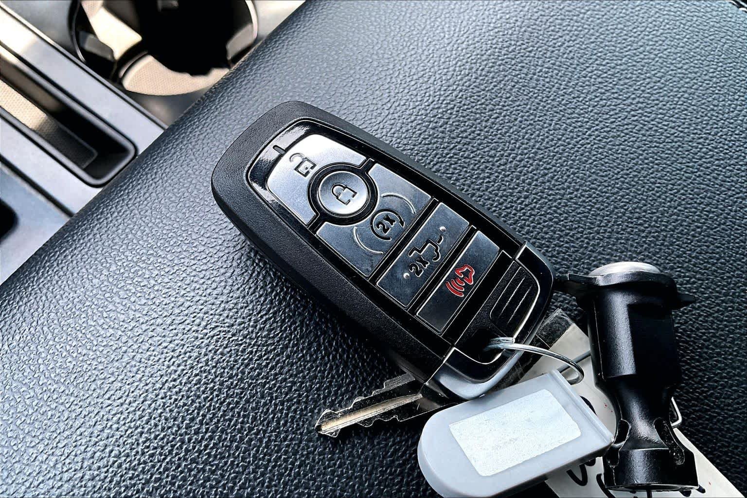 Used 2024 Agate Black Metallic Ford LARIAT image 17