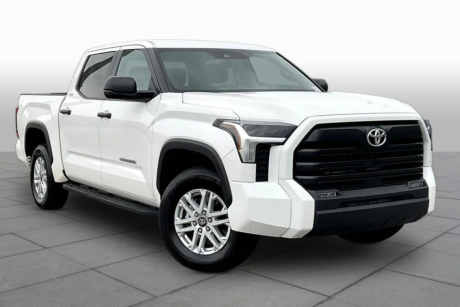 Used 2025 Ice Cap Toyota SR5 image 5