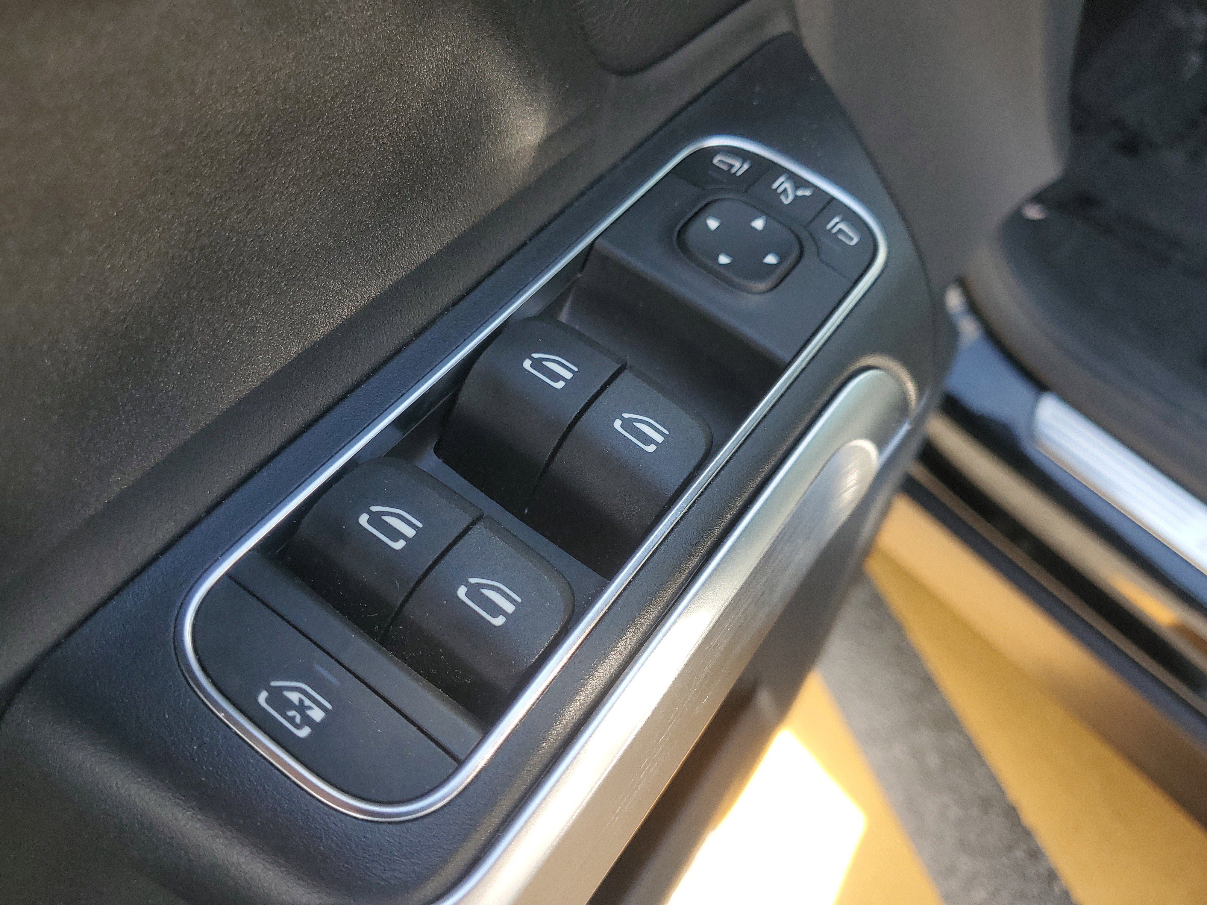 Used 2025 Black Mercedes-Benz GLB 250 image 19