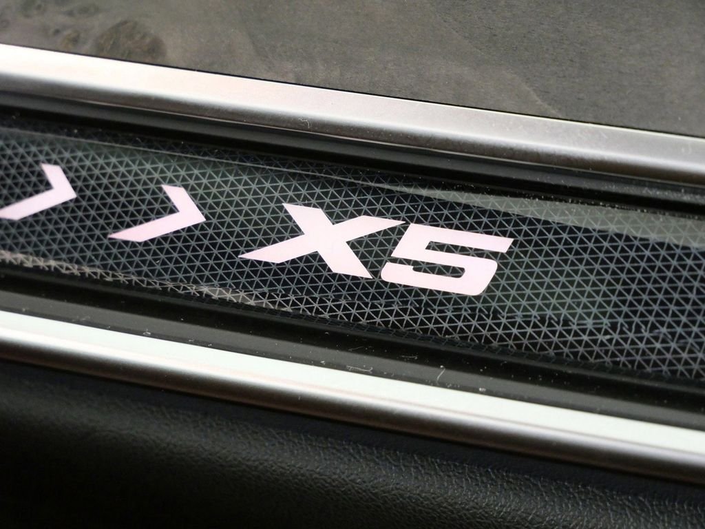 Used 2026 Skyscraper Grey Metallic BMW xDrive40i image 25