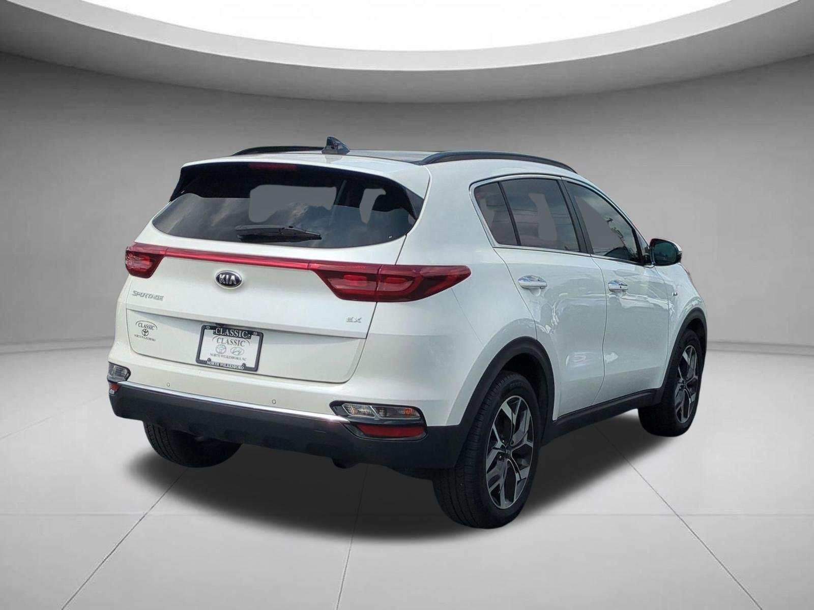Used 2022 Snow White Pearl Kia EX image 5