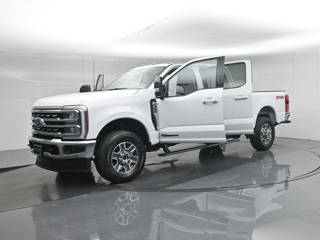 New 2026 Oxford White Ford Lariat image 32