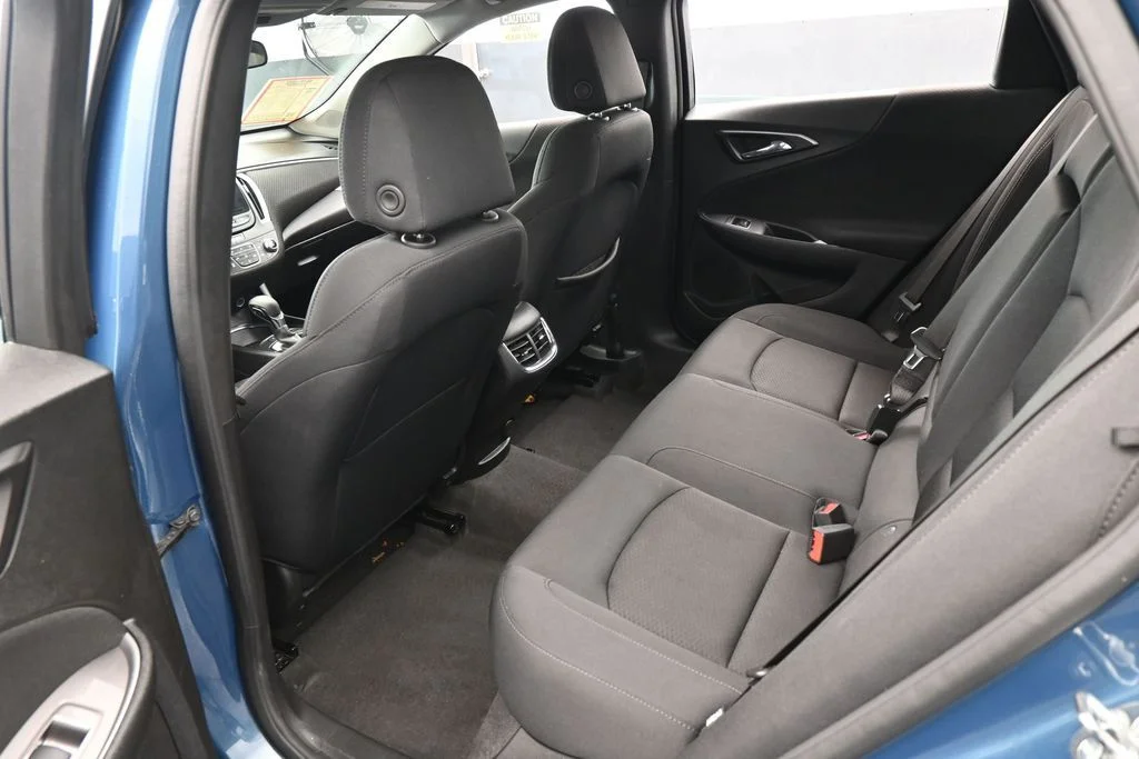 Used 2025 Lakeshore Blue Metallic Chevrolet LT image 32
