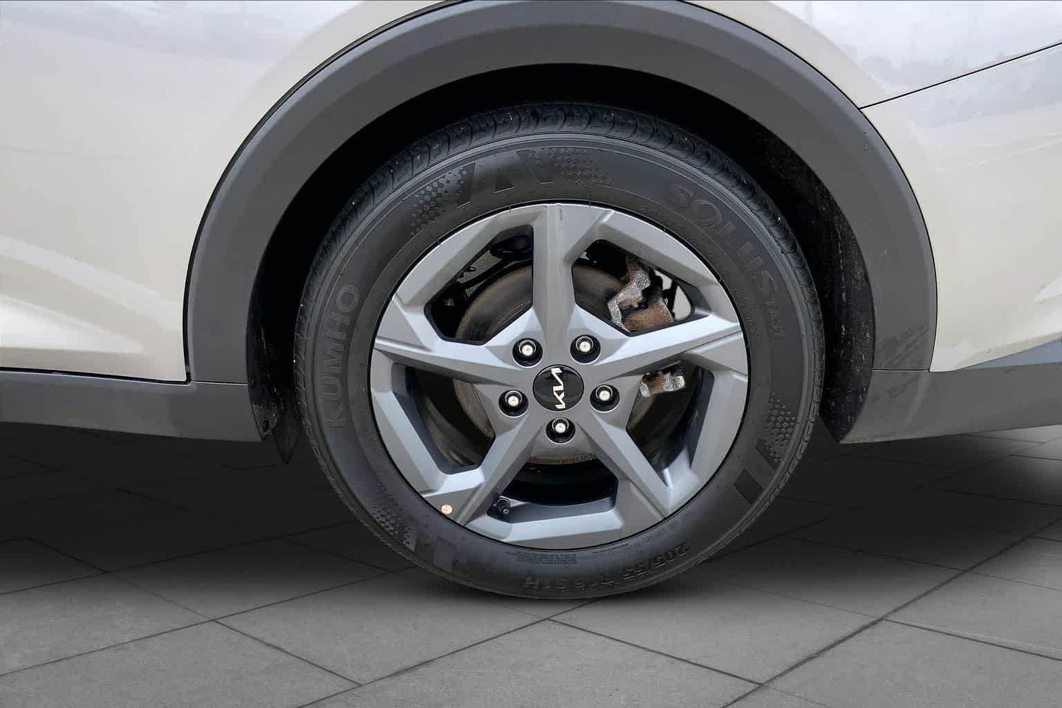 Used 2025 Steel Gray Kia LXS image 11