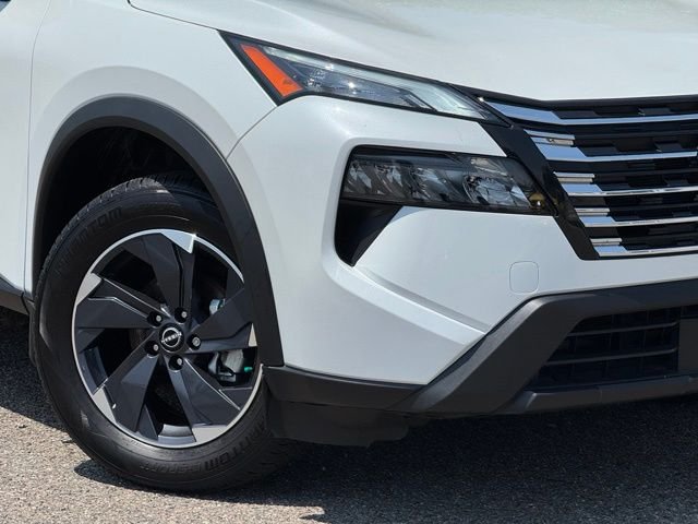 Used 2024 White Nissan SV image 7