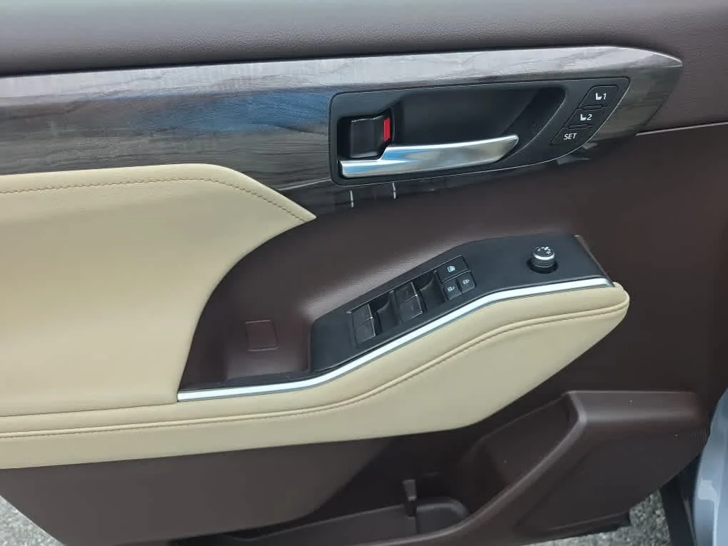 Used 2021 Moon Dust Toyota Platinum image 21