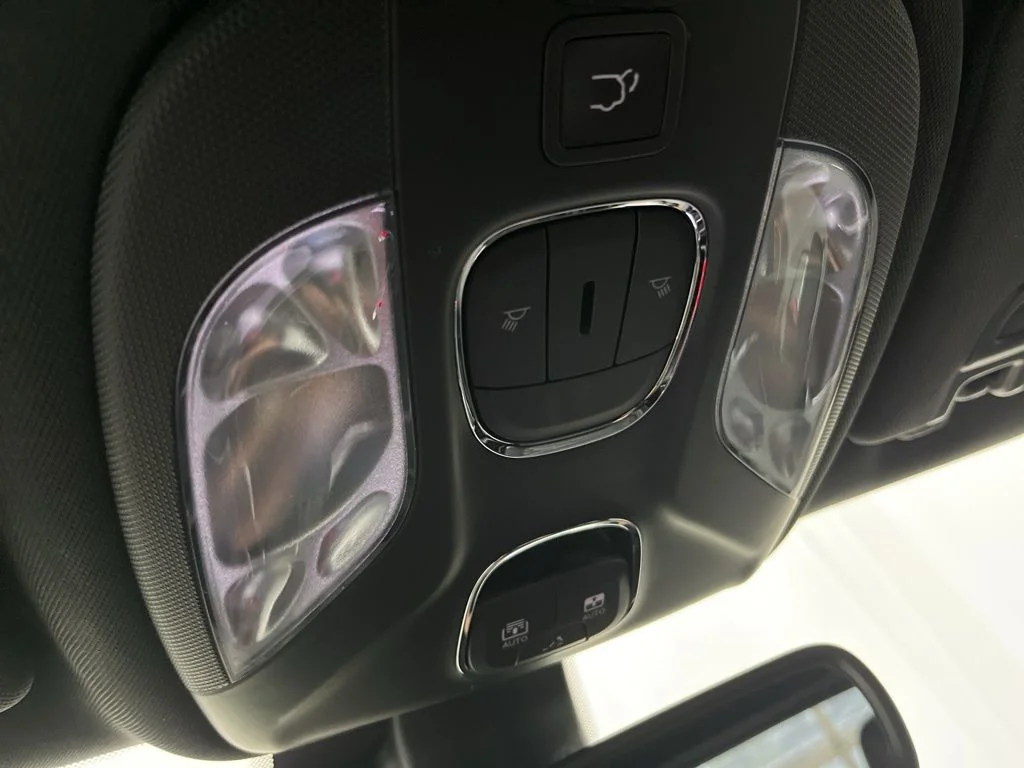 Used 2022 Red Jeep High Altitude image 16