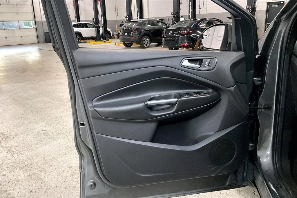 Used 2014 Gray Ford SE image 21