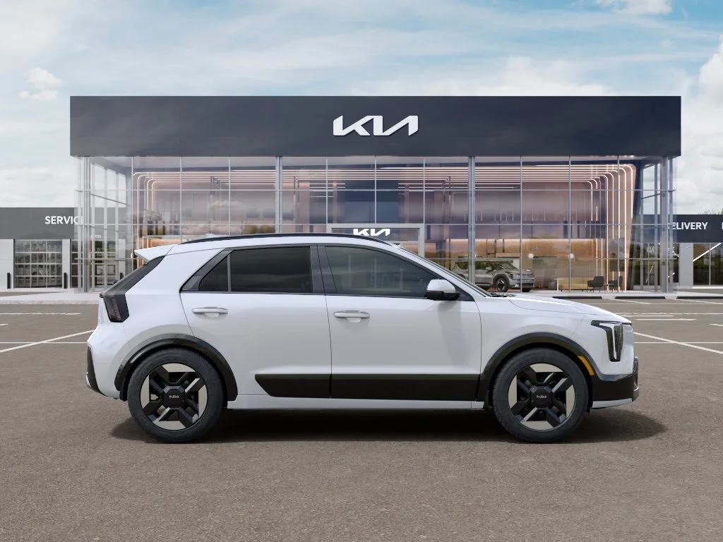 New 2027 Snow White Pearl Kia SX Touring image 7