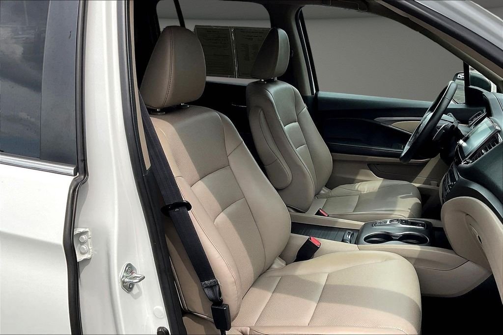 Used 2023 White Honda RTL image 33