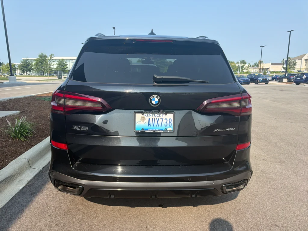 Used 2021 Black Sapphire Metallic BMW xDrive40i image 13