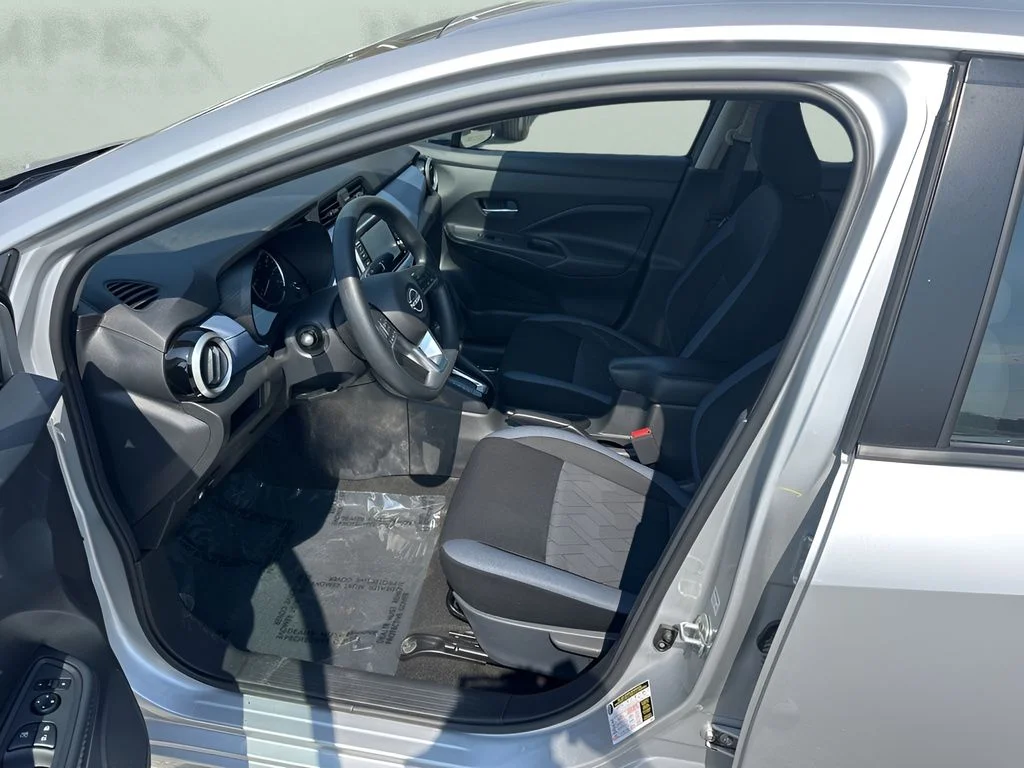 Used 2025 Silver Nissan 1.6 SV image 9