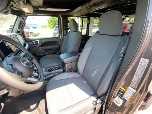 New 2026 Granite Crystal Metallic Clear-Coat Exterior Paint Jeep Sport S image 9