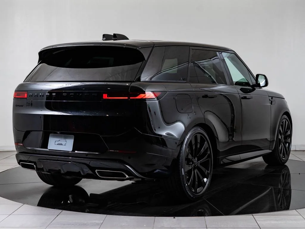 New 2026 Santorini Black Metallic Land Rover Dynamic SE image 10