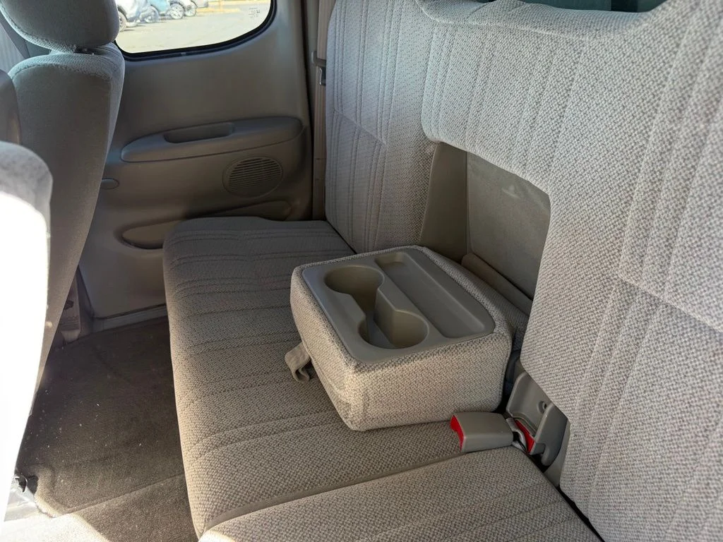 Used 2000 Gray Toyota SR5 image 18