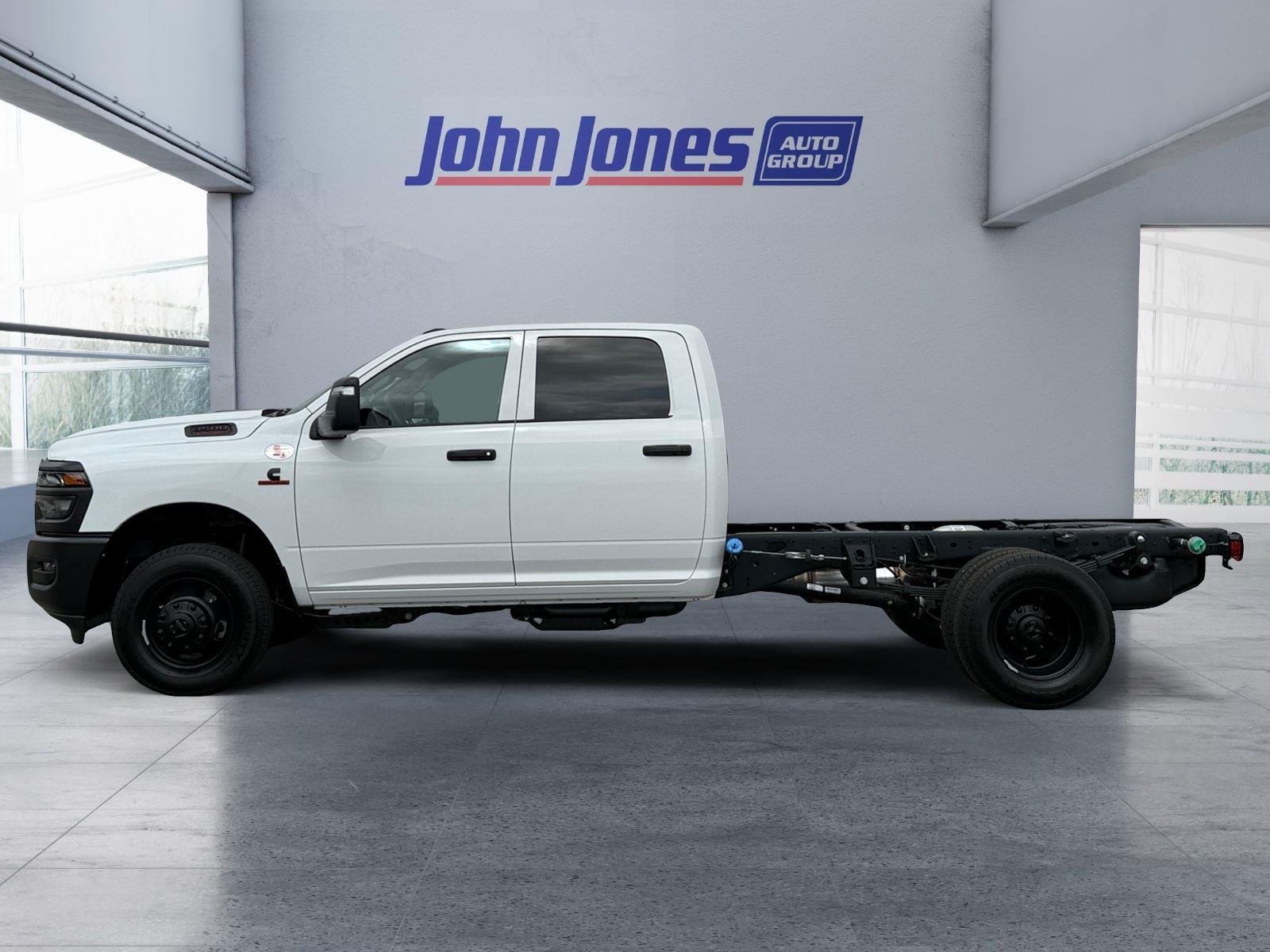 New 2026 Bright White Clear-Coat Exterior Paint RAM Tradesman image 2