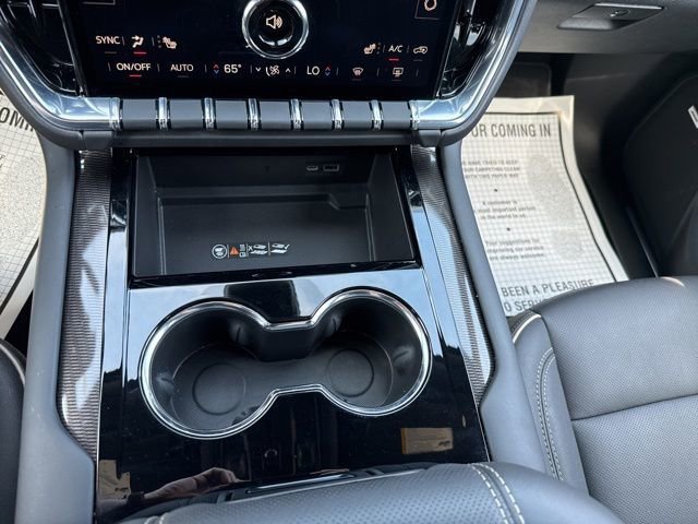 Used 2025 Onyx Black GMC Elevation image 32