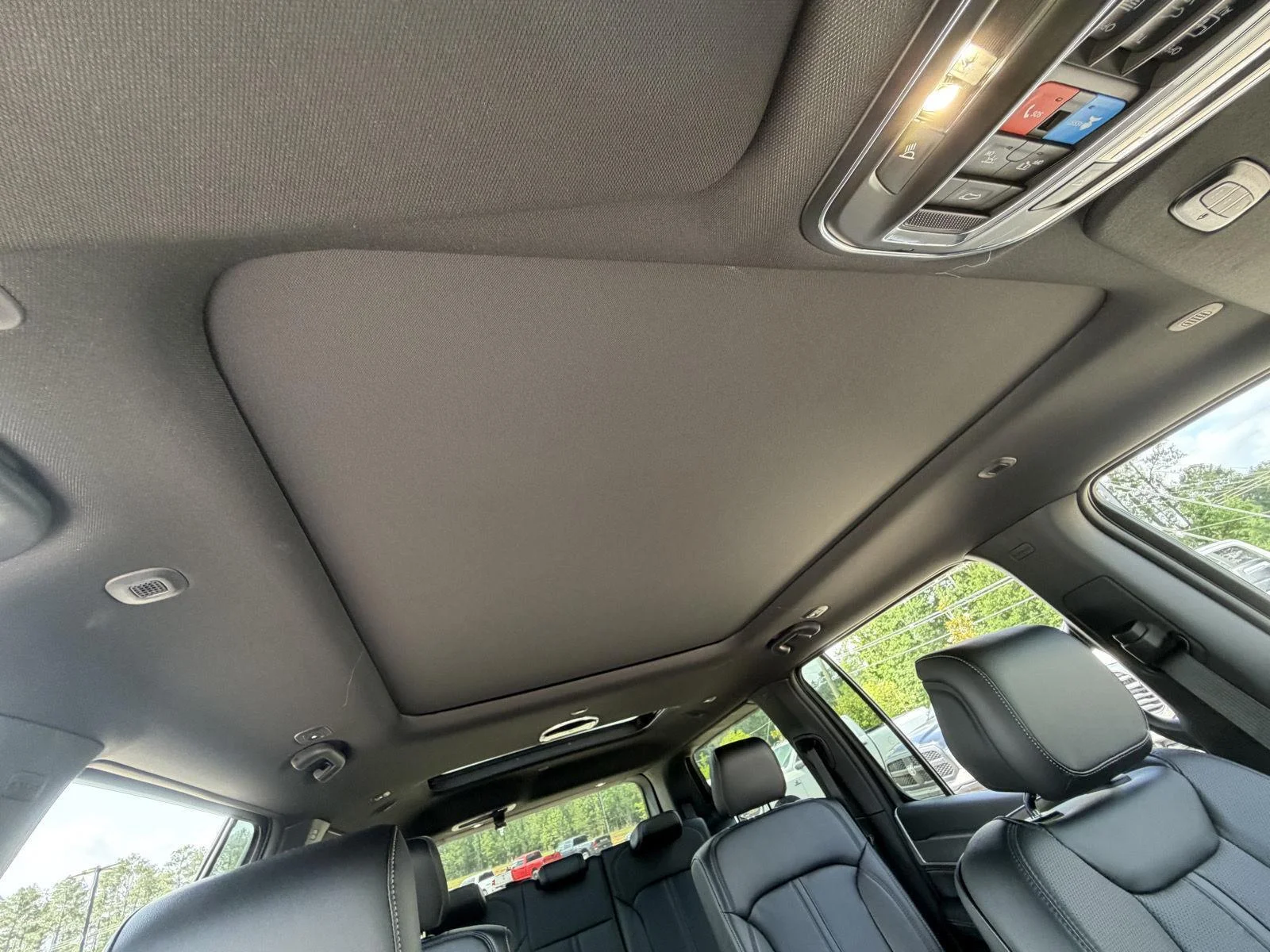 New 2026 Baltic-Gray Metallic Clear-Coat Exterior Paint Jeep Upland image 22