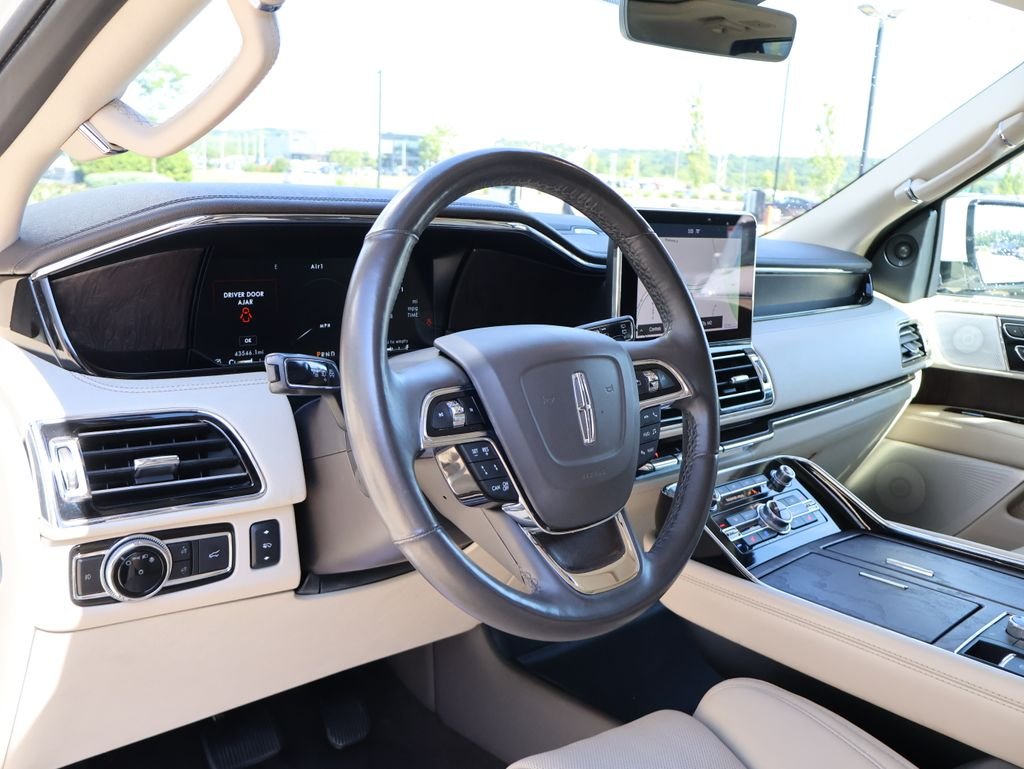 Used 2020 White Lincoln Reserve image 20