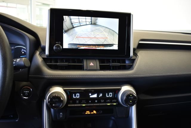 2025 Toyota RAV4 XLE - Photo 23