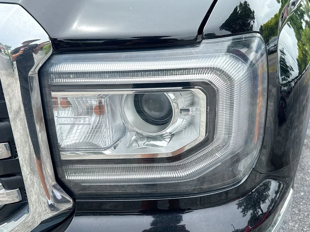 Used 2018 Black GMC SLE image 33