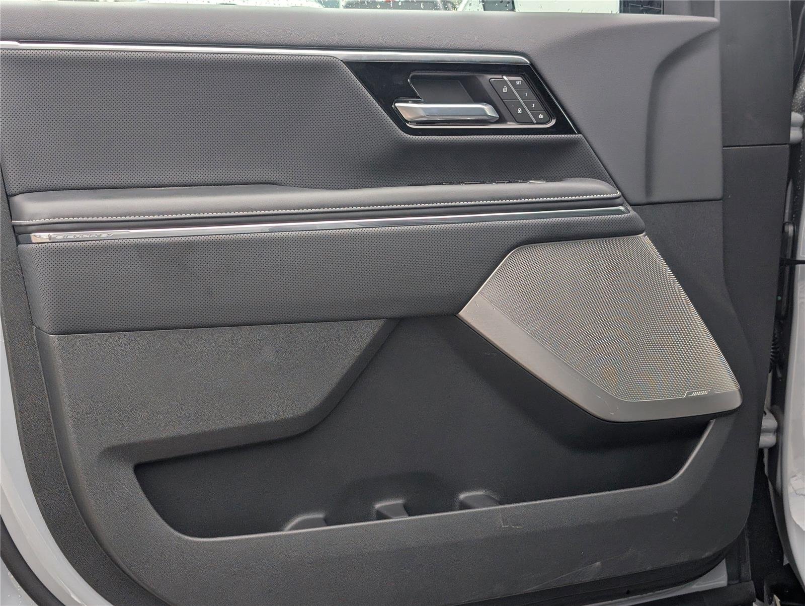 2025 GMC Sierra EV Denali - Photo 12