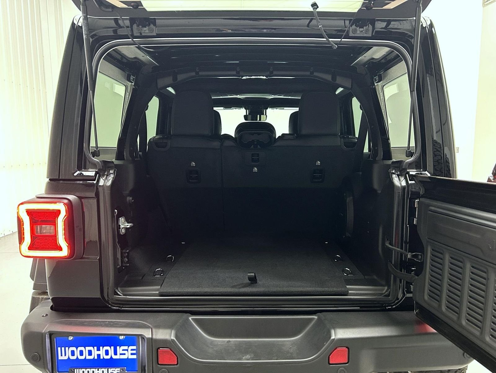 New 2026 Black Clear-Coat Exterior Paint Jeep Moab 392 image 9