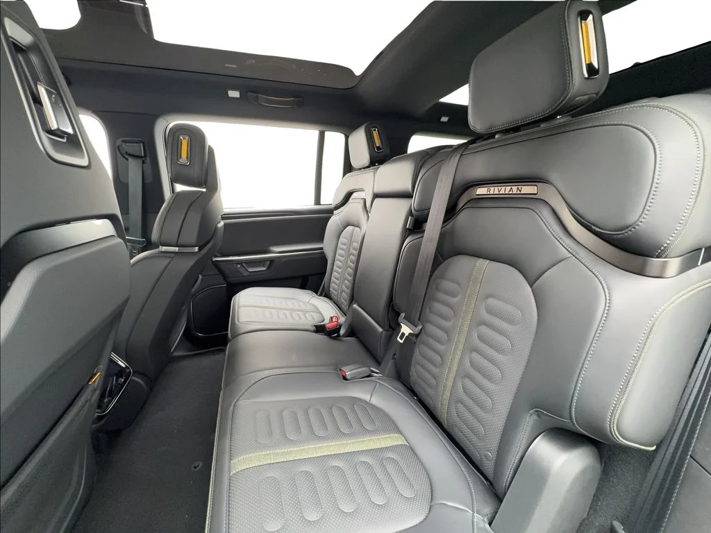 Used 2026 Blue Rivian Dual Motor Standard Pack image 24