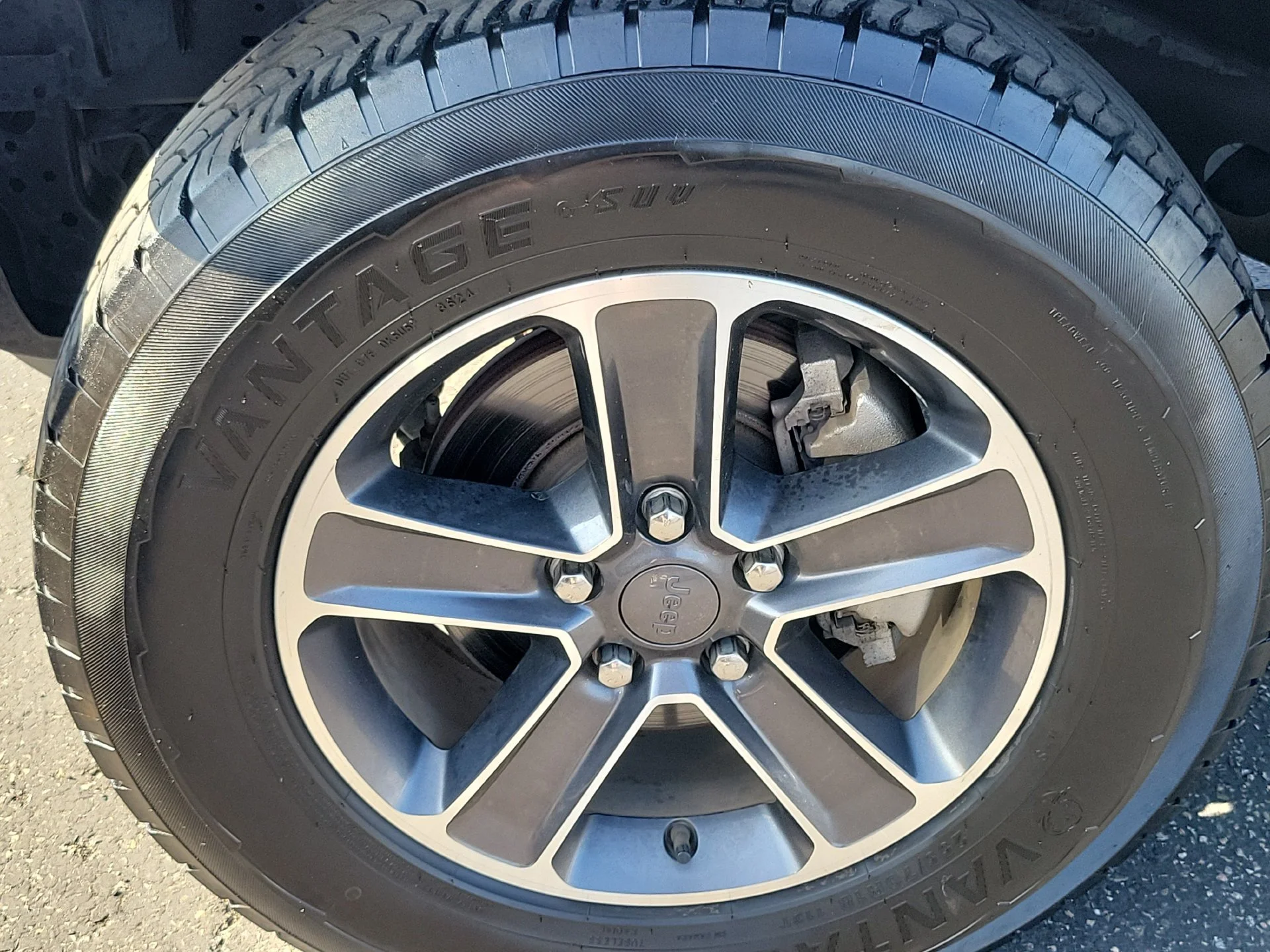 Used 2023 Gray Jeep Sahara image 26