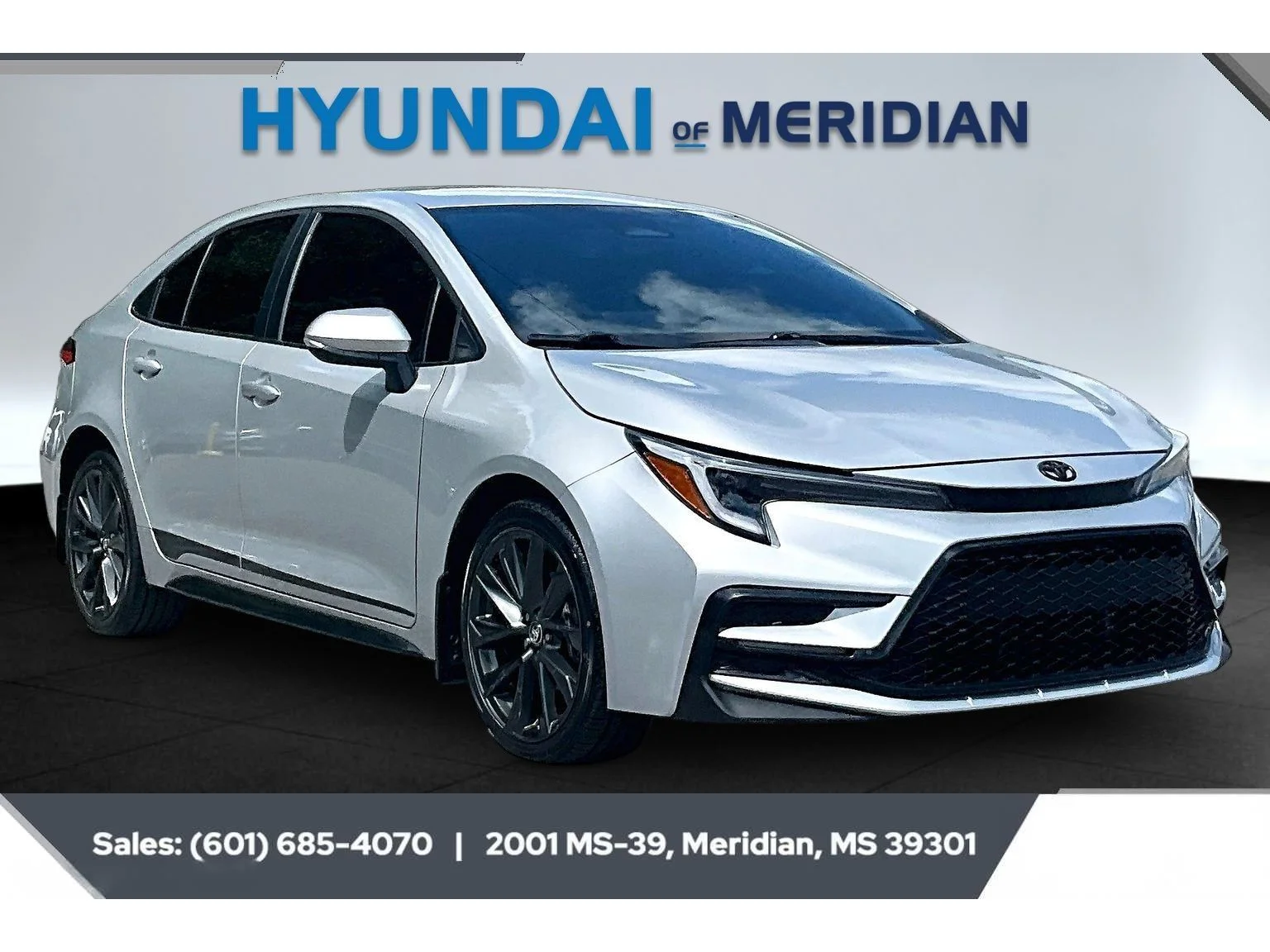 Used 2025 Classic Silver Metallic Toyota SE image 1