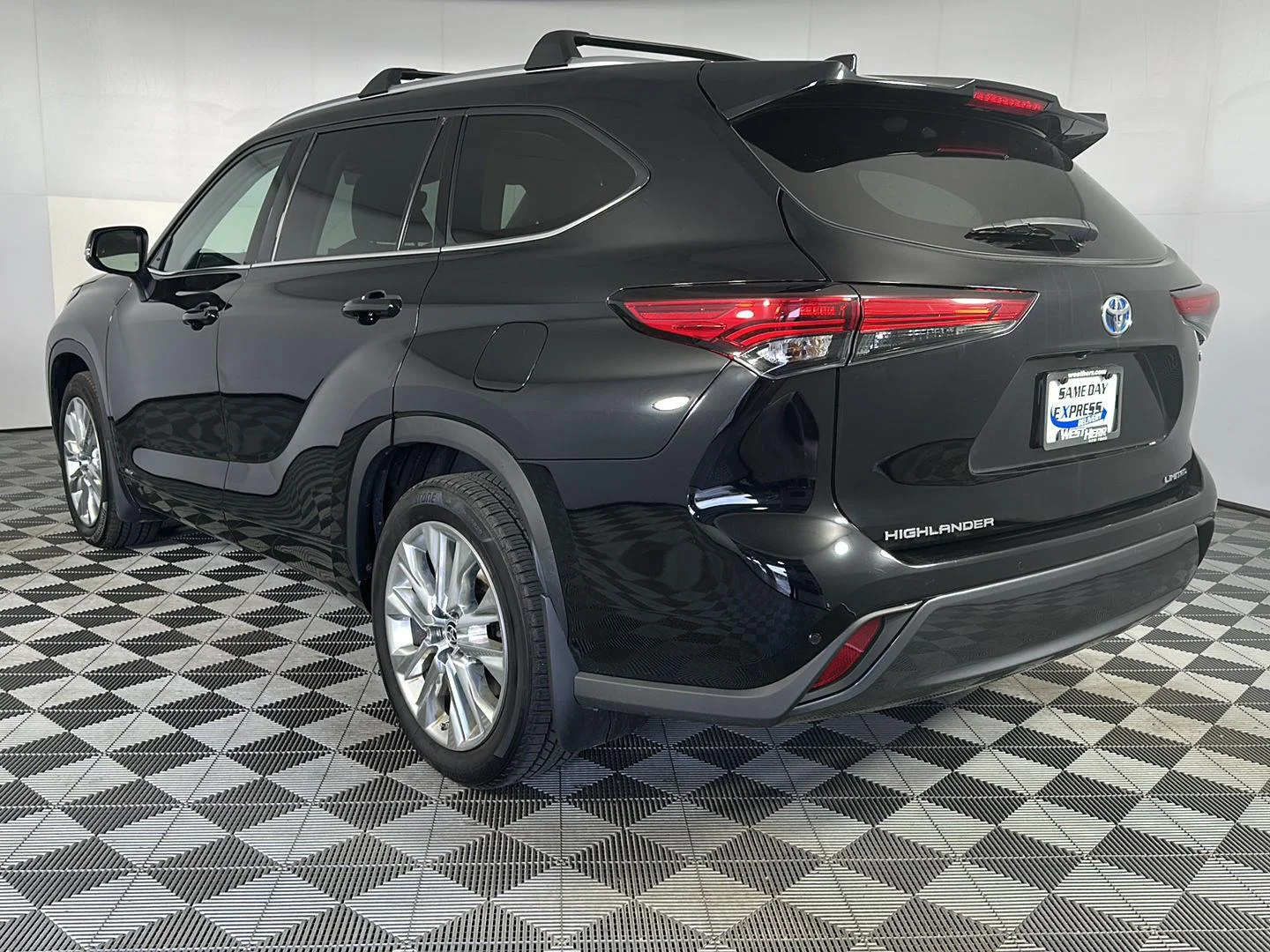 Used 2022 Midnight Black Metallic Toyota Limited image 5