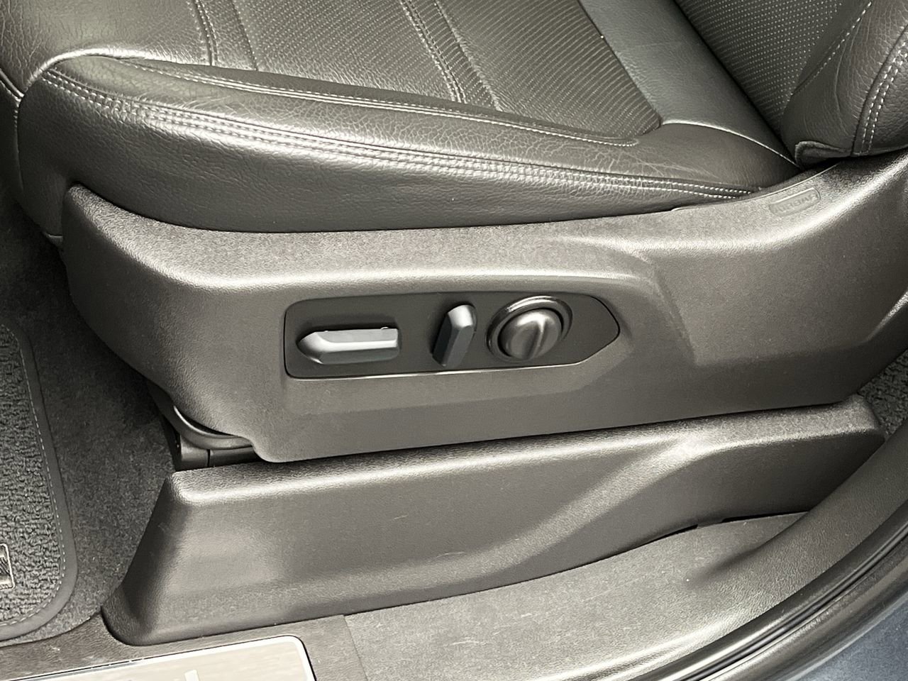 Certified Used 2022 Hunter Metallic GMC Denali image 13