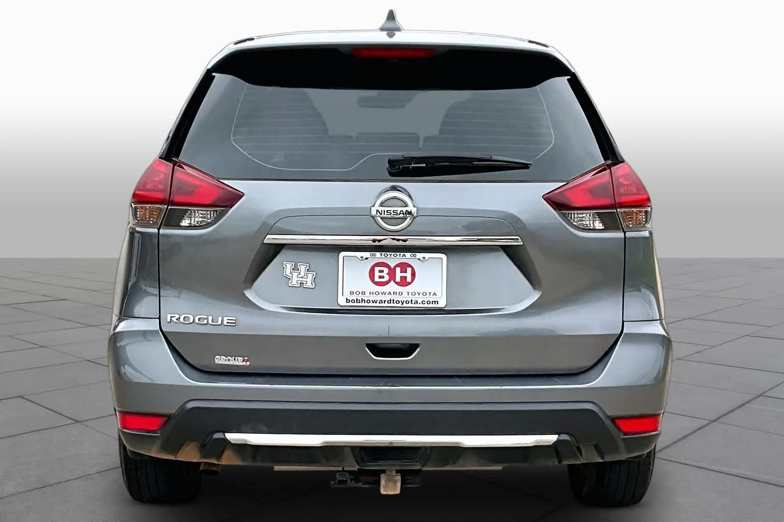 Used 2019 Gun Metallic Nissan S image 5