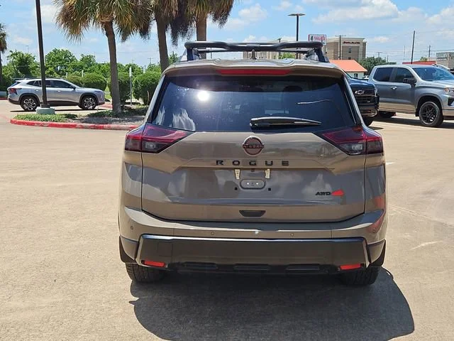 Used 2025  Nissan Rock Creek image 6