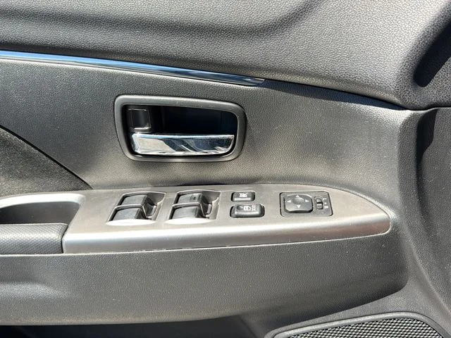 Used 2018 Gray Mitsubishi  image 24
