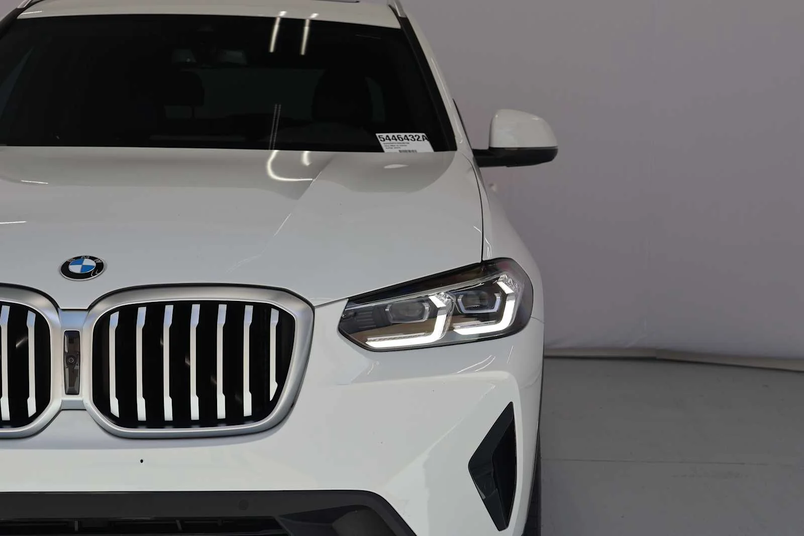 Used 2024 Alpine White BMW sDrive30i image 5