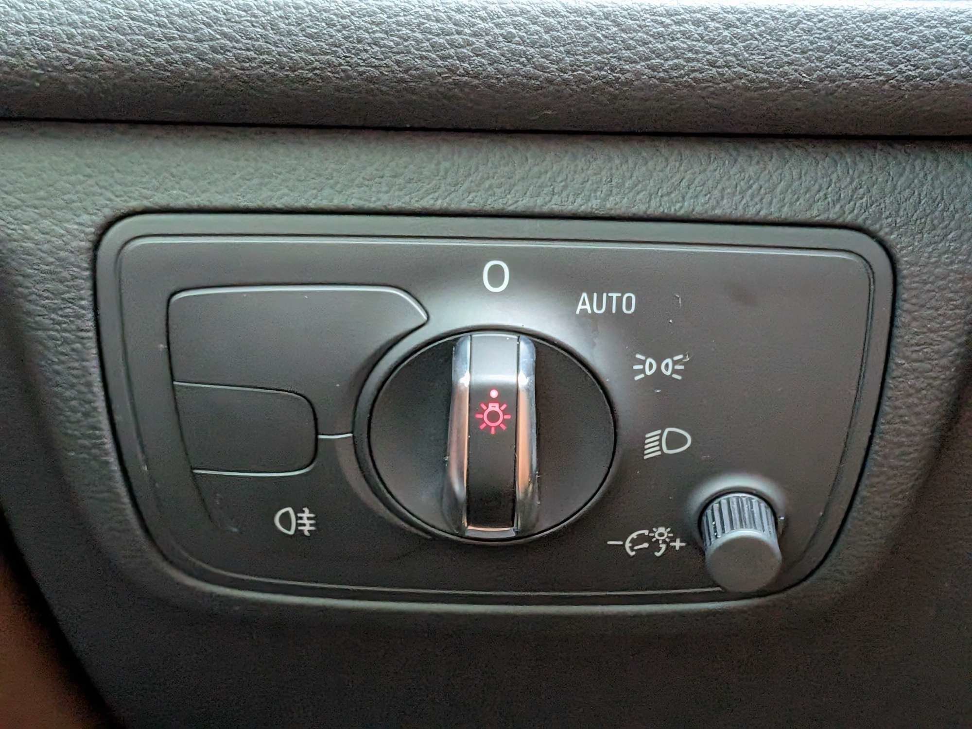 Used 2015  Audi 2.0T Premium Plus image 27