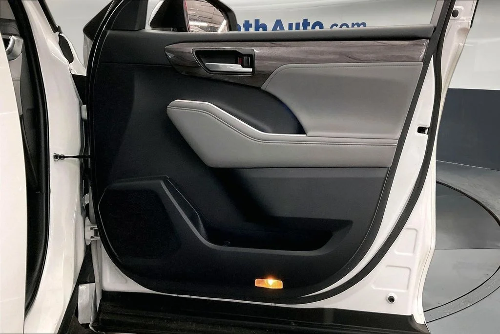 Used 2022 Beige Toyota Platinum image 28