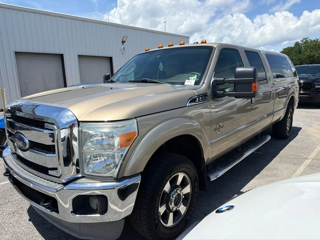Used 2012  Ford Lariat image 1