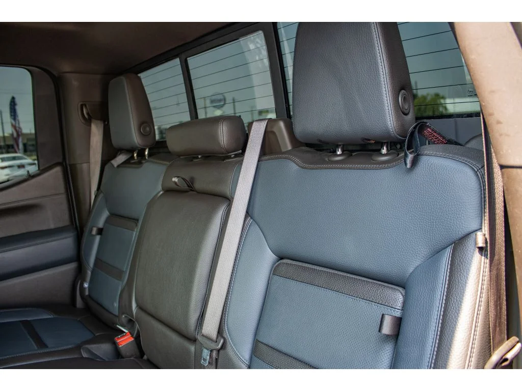 Used 2021 White Frost Tricoat GMC Denali image 21