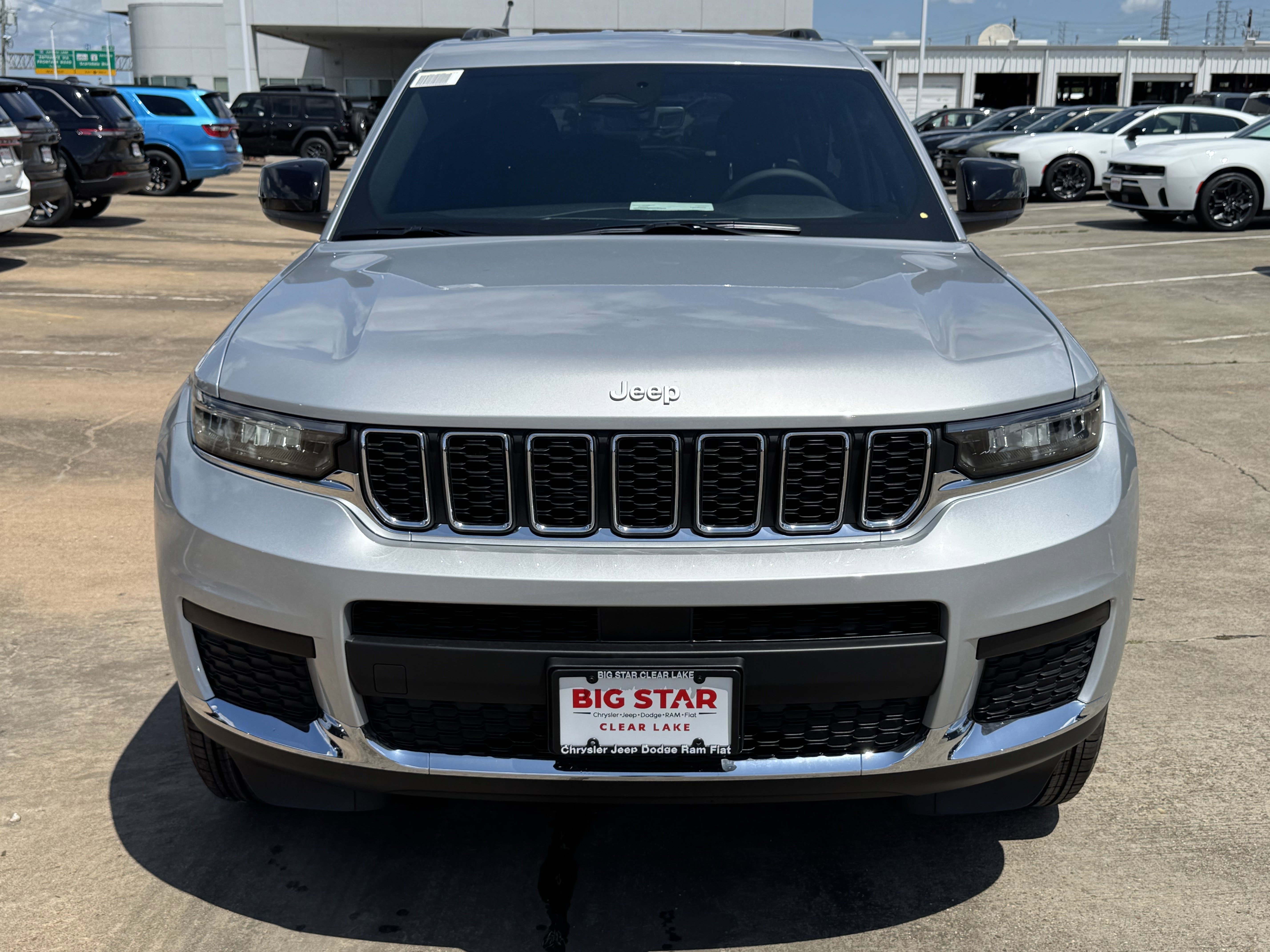 New 2026 Silver Zynith Exterior Paint Jeep Laredo image 3