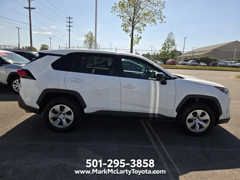 Used 2022 White TOYOTA LE image 4
