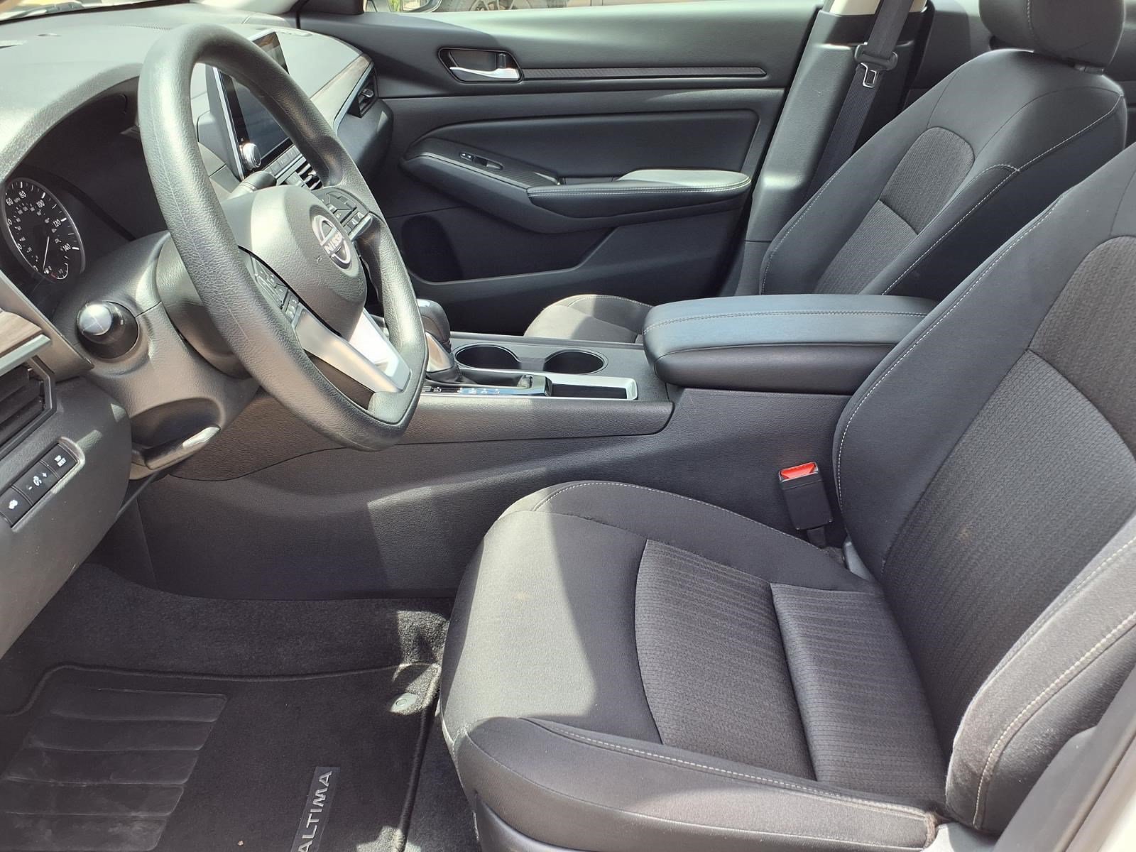Used 2025 Glacier White Nissan SV image 13