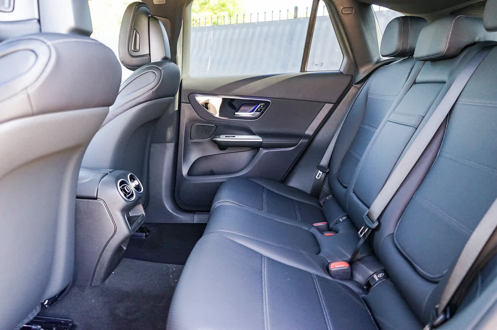 New 2027 Black Mercedes-Benz GLC 300 image 19
