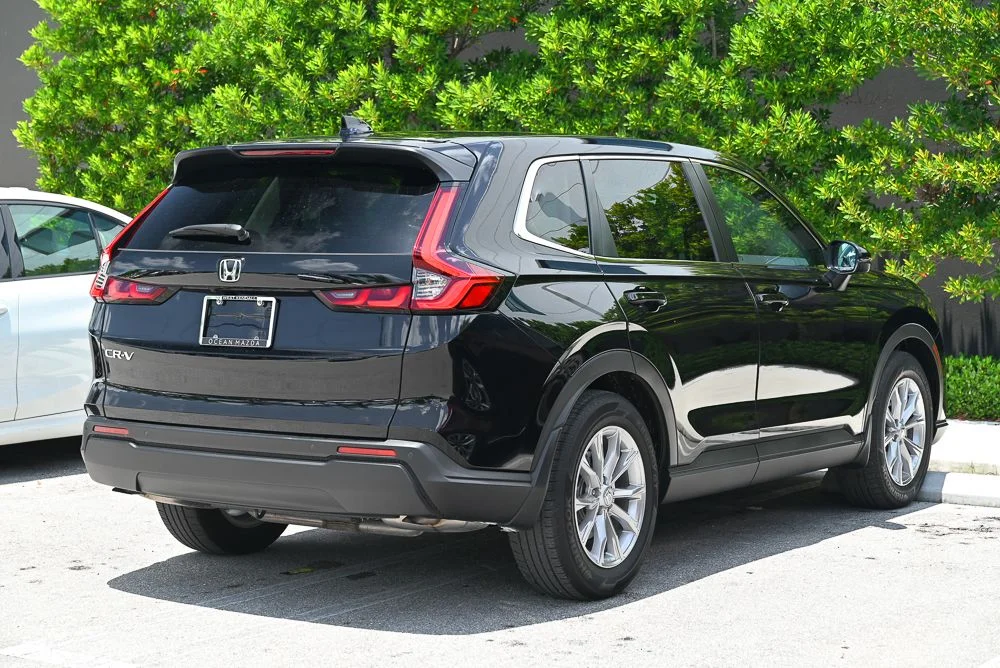 Used 2023 Black Honda EX-L image 4