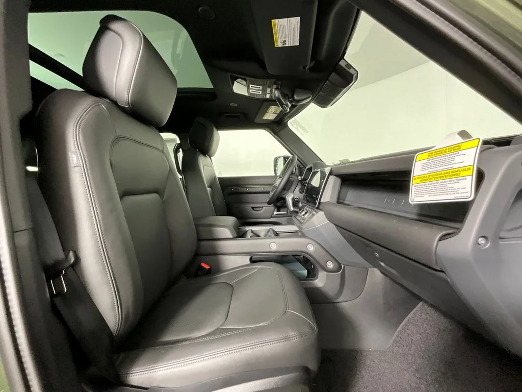 New 2026 Woolstone Green Land Rover X-Dynamic SE image 3