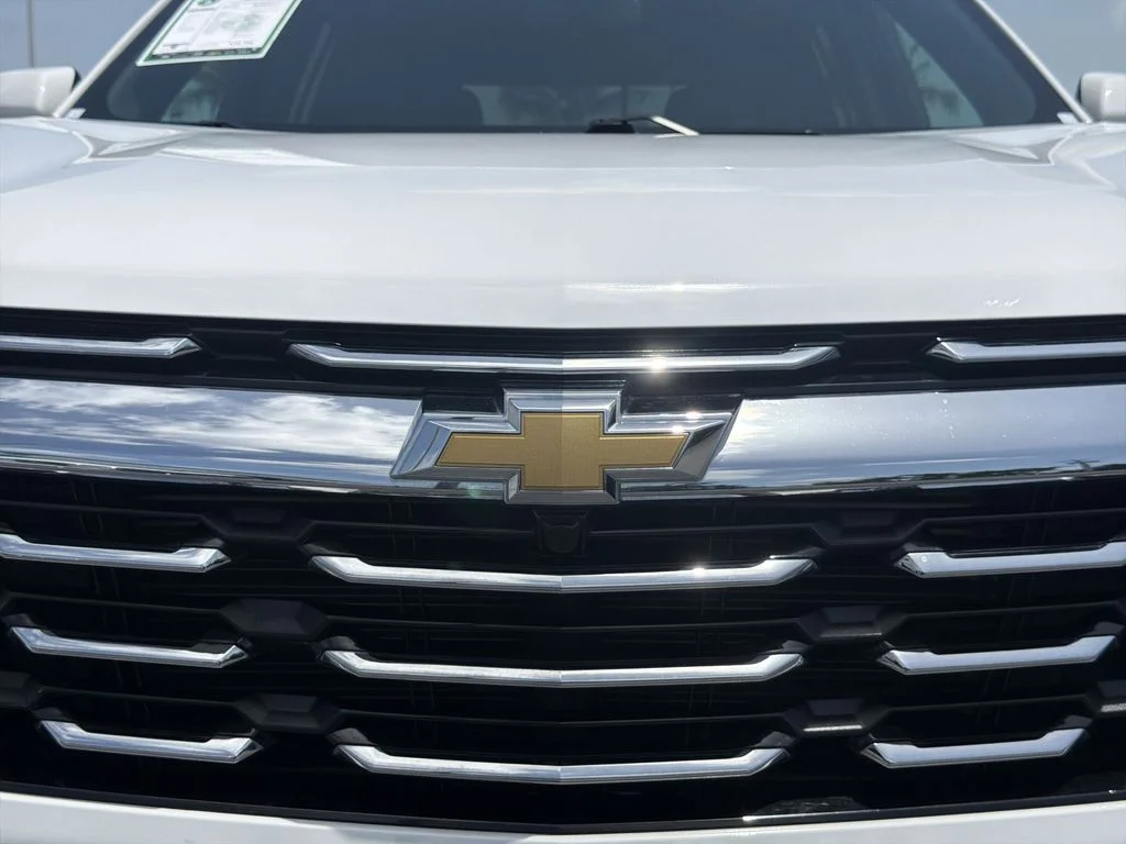 Used 2025 White Chevrolet LT image 38